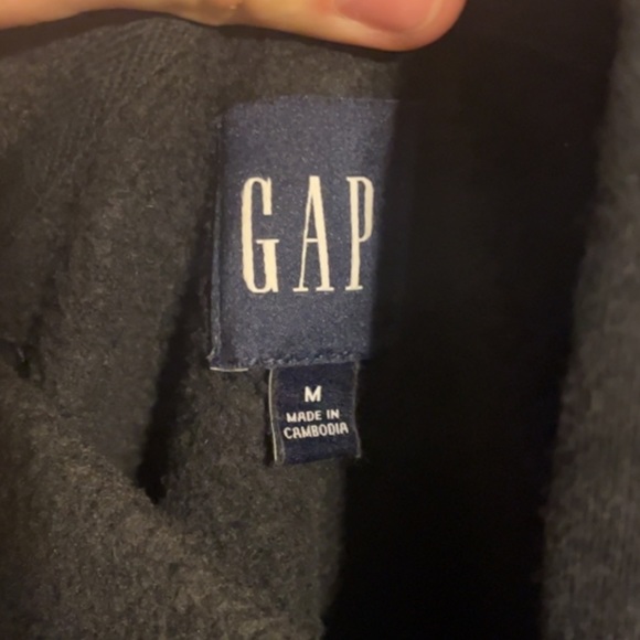 Black GAP hoodie Size Medium practically brand new only worn once inside - Picture 3 of 3